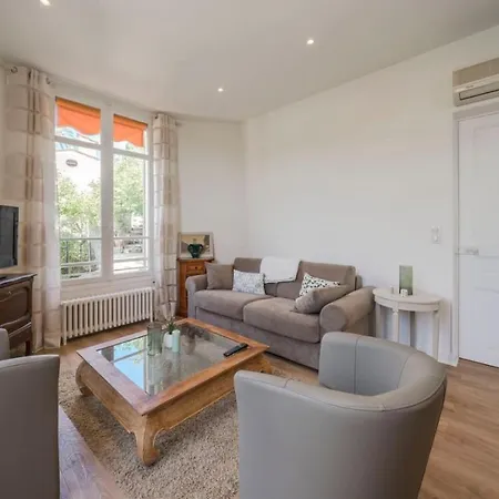 Вилла Les Nefliers *