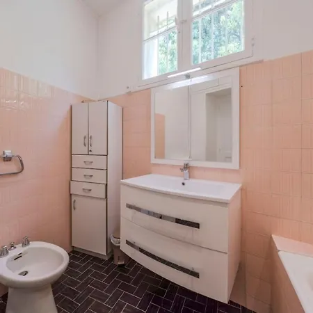 Вилла Les Nefliers