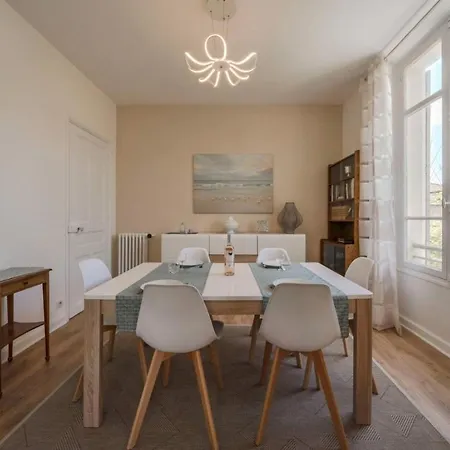 Les Néfliers Villa *