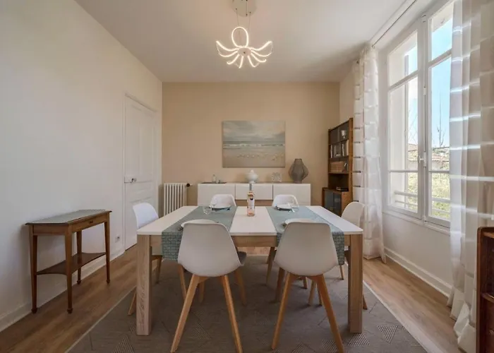 Les Nefliers Villa *