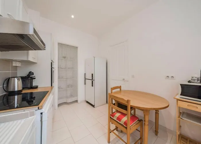 Les Nefliers Villa *