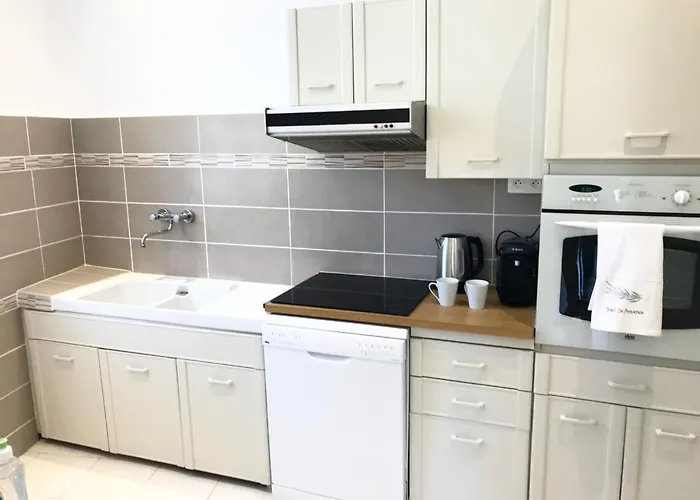 Les Nefliers Villa *